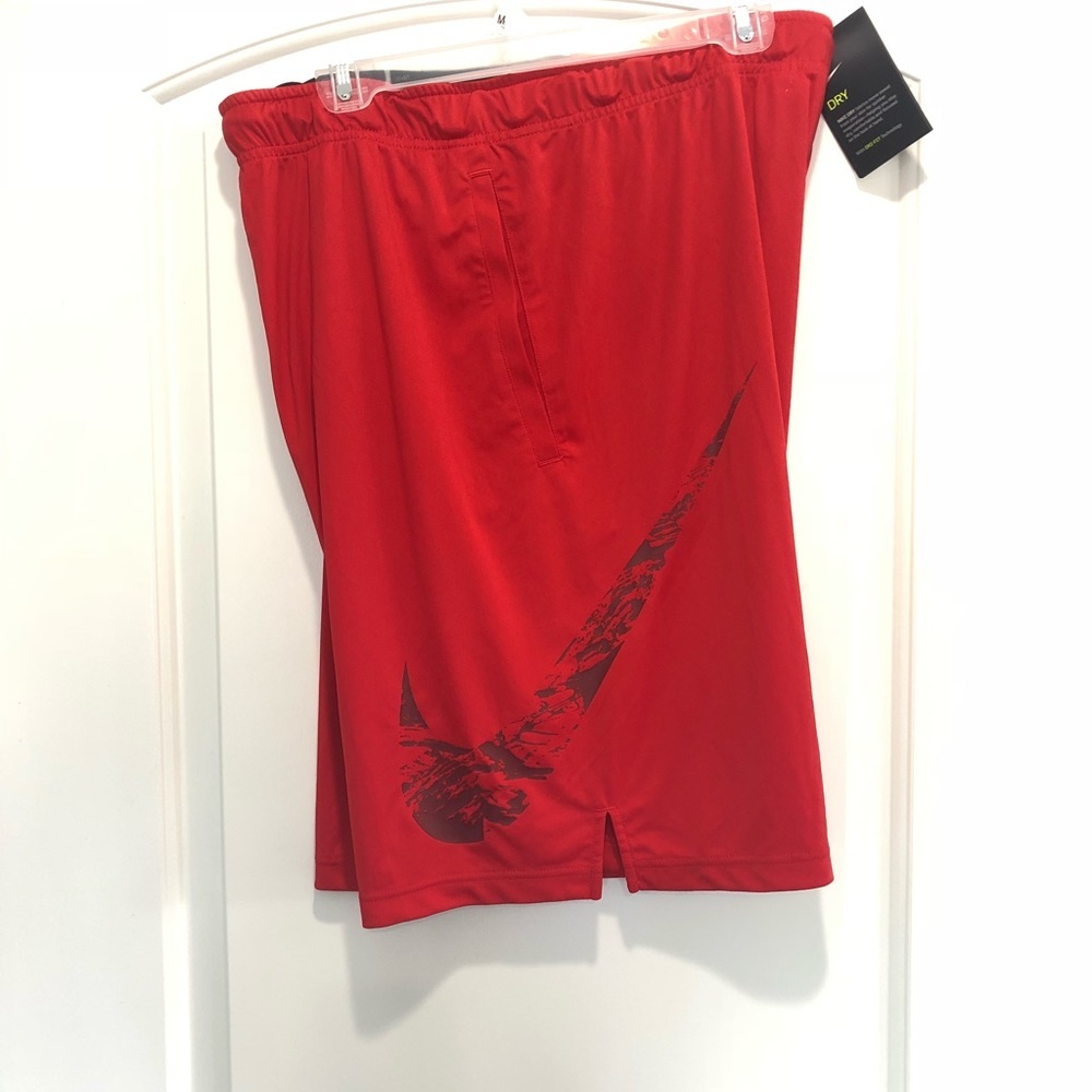 NWT Nike DRI Fit basketball shorts w/pockets  XL